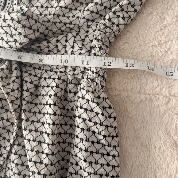 Max Studio V Neck Waist Romantic Tie Blouse Medium - Picture 7 of 9